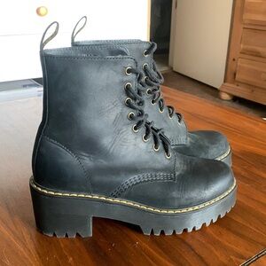 Dr. Martens, SHRIVER HI. Size 9 W/UK7/EU41. Like new!